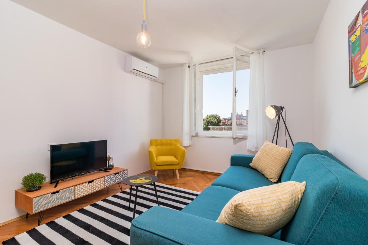 Quirky Apartment Arena With Parking Πούλα Εξωτερικό φωτογραφία