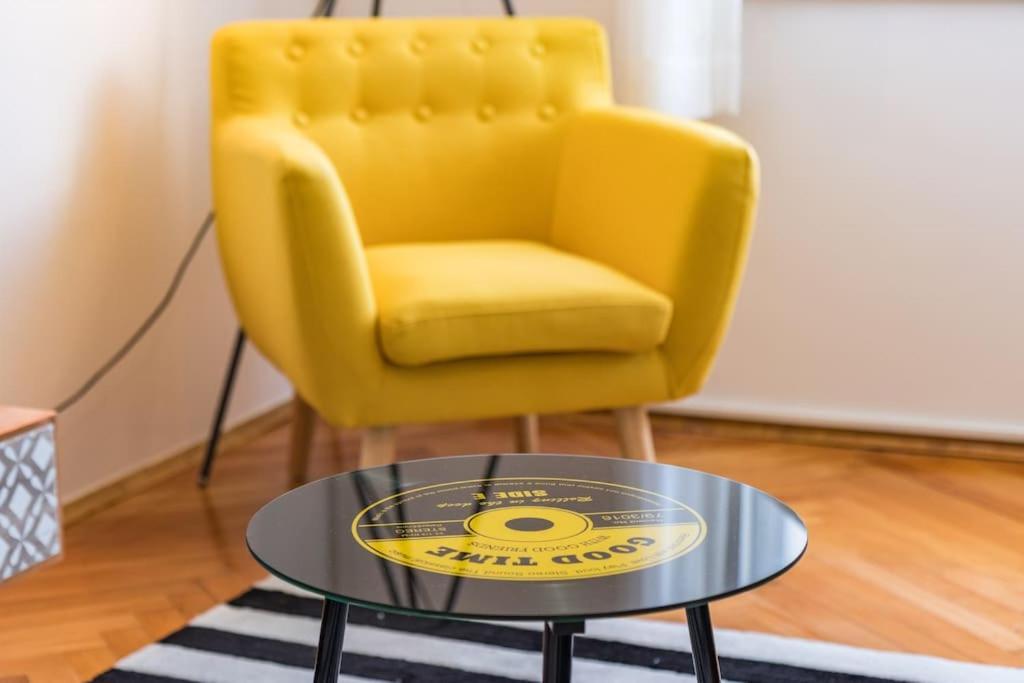 Quirky Apartment Arena With Parking Πούλα Εξωτερικό φωτογραφία