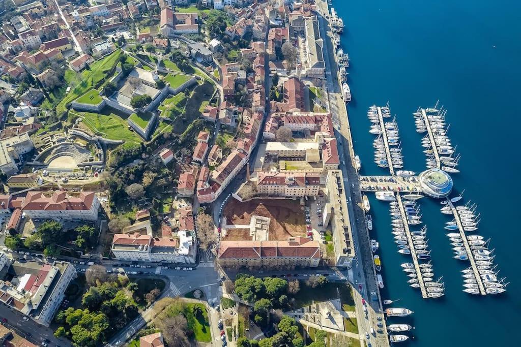 Quirky Apartment Arena With Parking Πούλα Εξωτερικό φωτογραφία