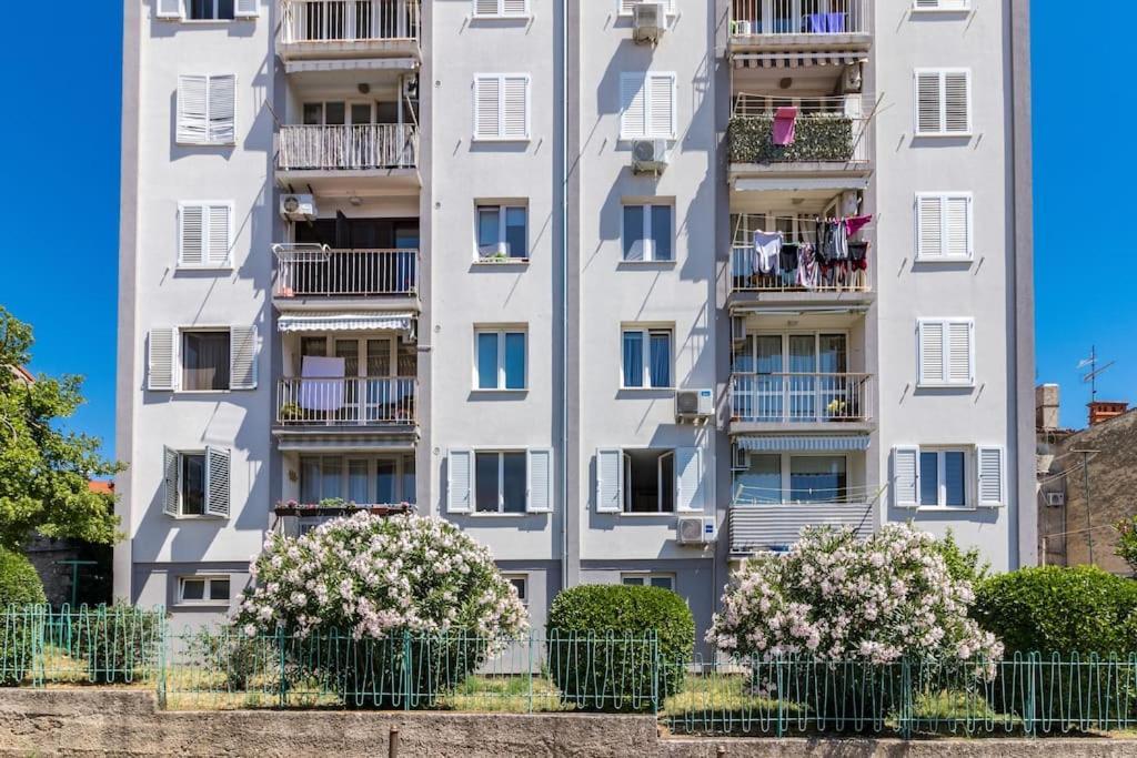 Quirky Apartment Arena With Parking Πούλα Εξωτερικό φωτογραφία